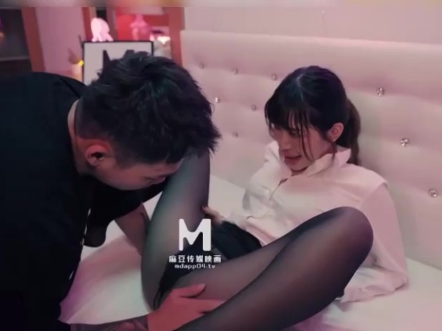 麻豆传媒MD-0278外遇爱湿吻的OL-宋东琳�
