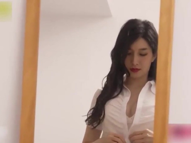 天美传媒TML023性感黑丝后妈满足我的秘密-佳芯�