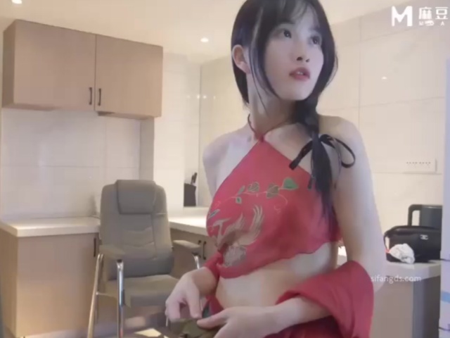麻豆传媒MSD-158中出玉足粉鲍苗族妹妹-涵涵�