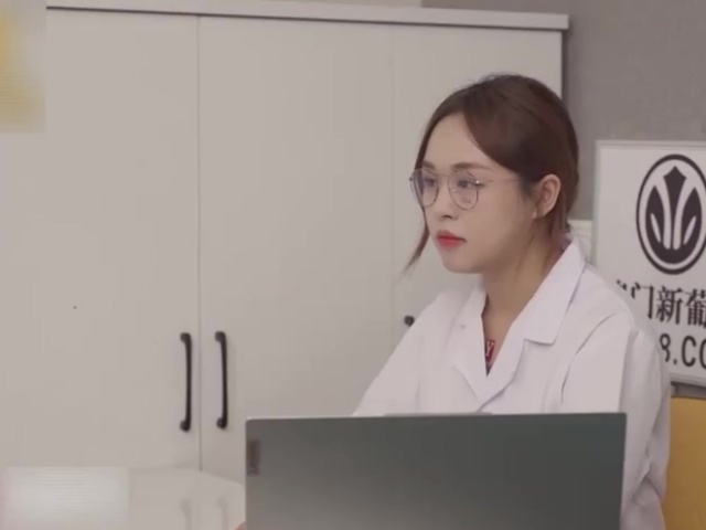 天美传媒TMG140美女医生用嫩逼治鸡巴-小敏�