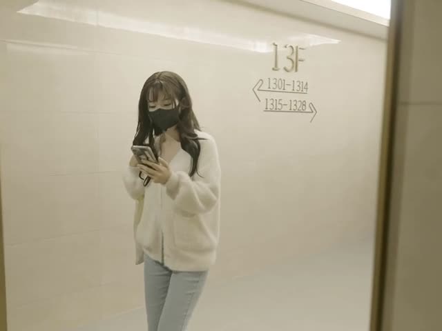 侵入美女家中�
