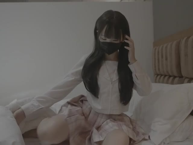 偷潜入小美女房间�
