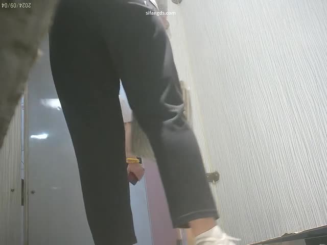 【2024】最新商场女厕偷拍.3