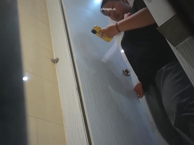【2024】最新商场女厕偷拍3.1   