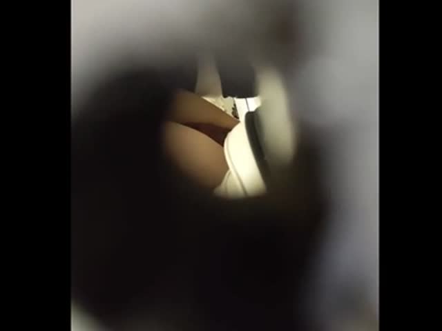 【厕拍】前拍极品美女鲍鱼
