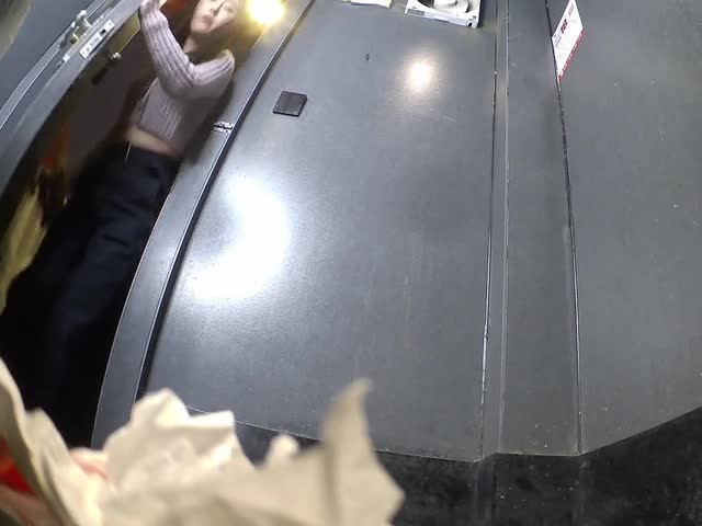 极品厕拍流出美女如云18�