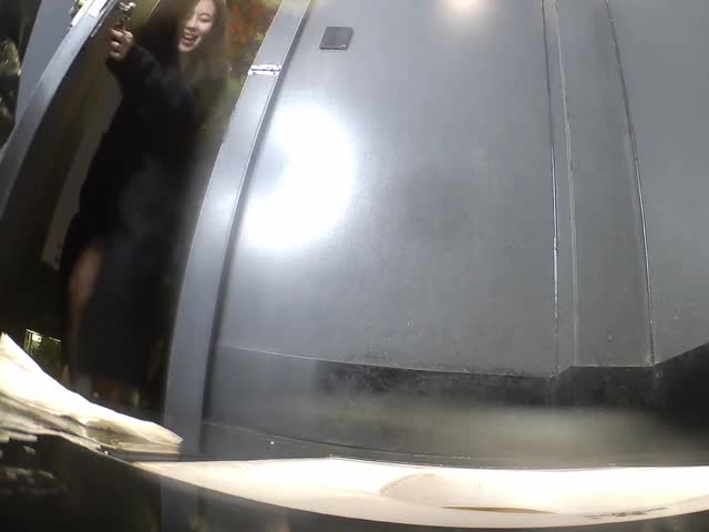 极品厕拍流出美女如云31�