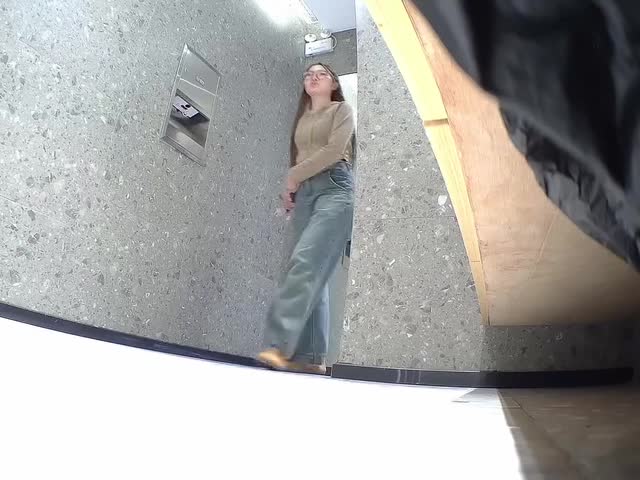 极品厕拍流出美女如云48�