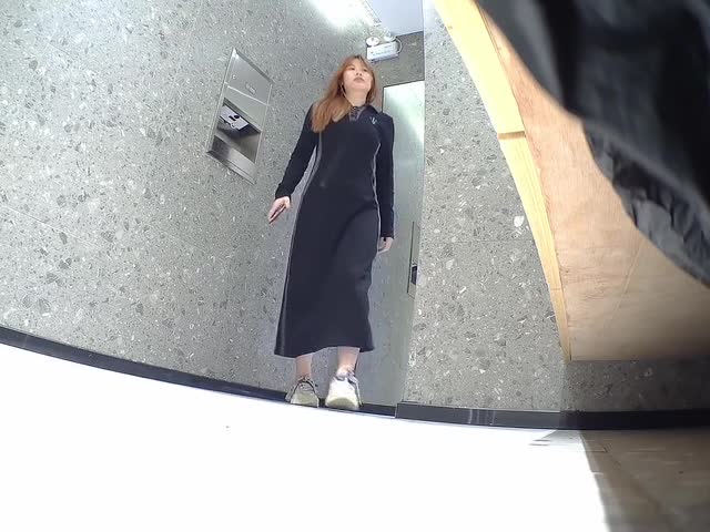 极品厕拍流出美女如云49�