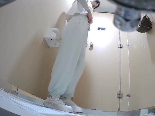 极品厕拍流出美女如云54�