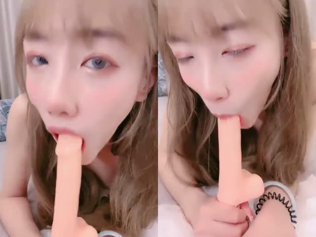苗窕美乳大眼小姐姐淫声荡语撩骚互动,近拍掰穴假屌玩弄无毛粉穴…�