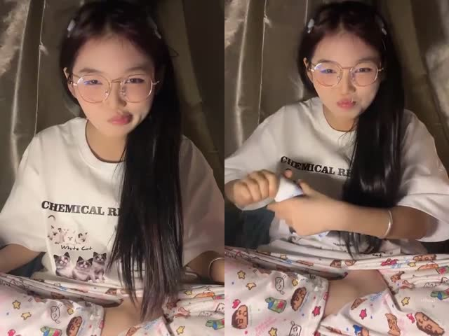 苗窕美乳眼镜妹妹淫声荡语撩骚互动,近拍掰穴玩奶卖骚道具玩弄粉穴…�