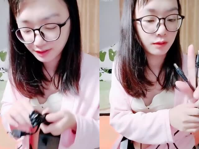 肥臀眼镜欲姐淫声荡语撩骚互动,近拍掰穴炮机玩弄骚逼…�