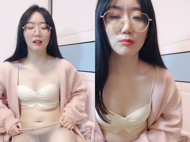 肉丝苗窕眼镜人妻淫声荡语撩骚互动,近拍掰穴揉逼卖骚道具玩弄骚逼…�