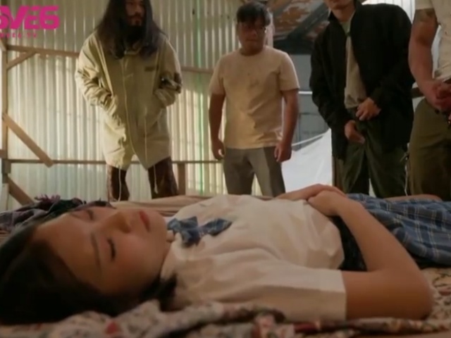皇家华人RAS-310离家少女误闯淫窟口交榨精湿身报答-施子涵�