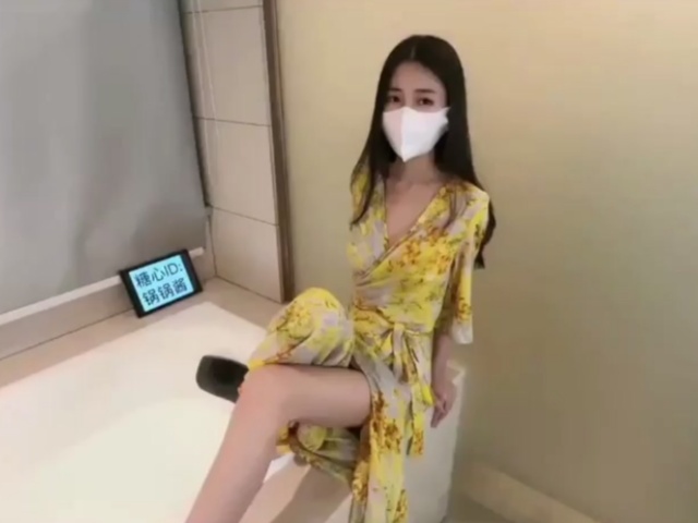 【极品白虎女神】锅锅酱  窈窕身材02年女神回归 黄色战袍圆润蜜乳�