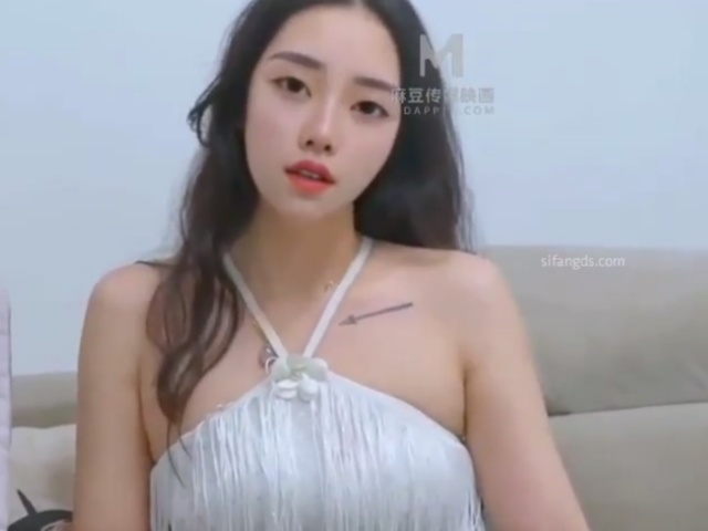 绝对领域LY-045空降女友一日体验-莫云雪�