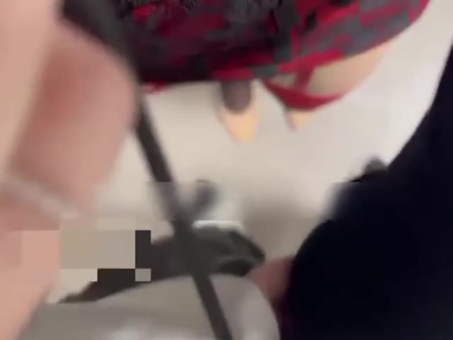 趁嫂子午睡我在旁边对着嫂子打飞机�