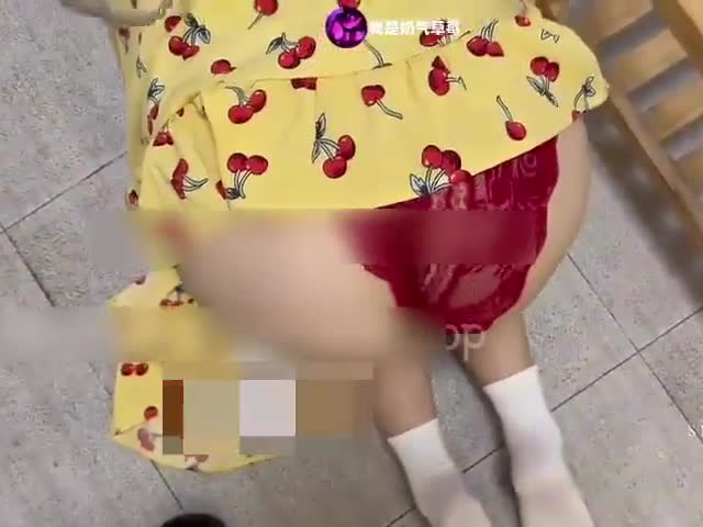 继父拿下18岁女儿后续6-操女儿+老婆闺蜜2�