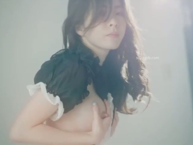 SWAG[NP-0007] 想玩女仆扮演很久了，等老公回家穿女仆装按摩油伺候他的全身，再慢慢的脱光用雪乳压脸勾引他！ ｜女仆系列｜歆歆�